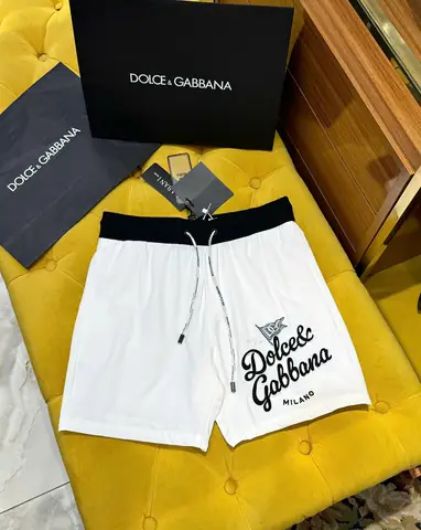 Cách Mix Quần Áo Với Giày Dolce & Gabbana Vương Miện
