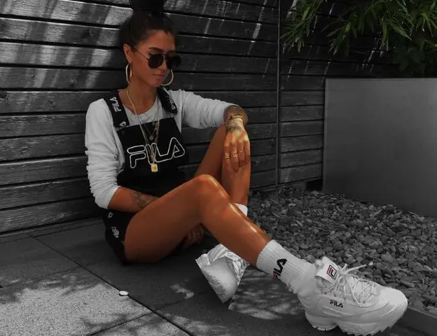 Cách Mix Giày Thể Thao Fila Với Váy: 10+ Phong Cách Thời Trang Đỉnh Cao