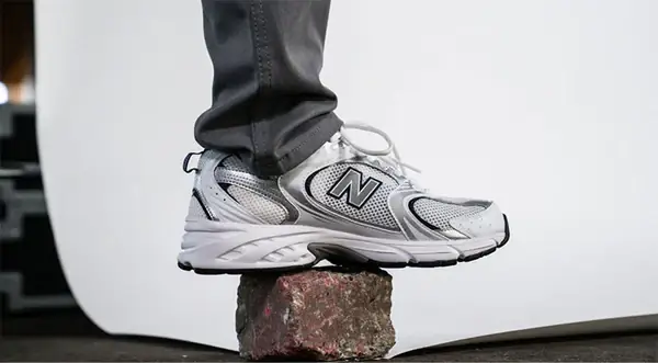Cách Nhận Biết Giày New Balance Chính Hãng: Cẩm Nang Chi Tiết Cho Người Mua Sành Điệu