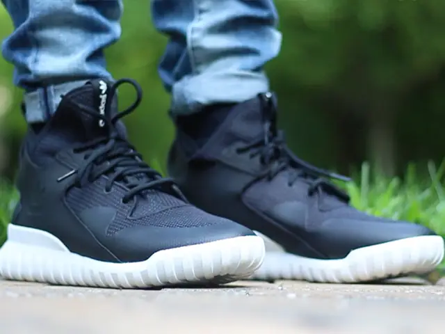 Cách Phân Biệt Giày Adidas Tubular Thật Giả: Cẩm Nang Chi Tiết Dành Cho Người Mua Thông Thái