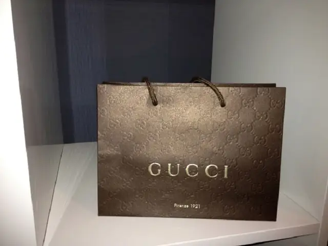 Các Bước Kiểm Tra Chi Tiết Để Phân Biệt Giày Gucci Thật Và Giả Cho Người Mới Bắt Đầu