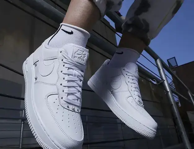 Cách Phân Biệt Giày Nike Qua Mã Số: Cẩm Nang Toàn Tập Cho Người Mua Thông Thái