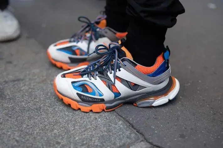 Cách Phân Biệt Giày Real Và Fake Balenciaga: Cẩm Nang Chi Tiết Từ A-z