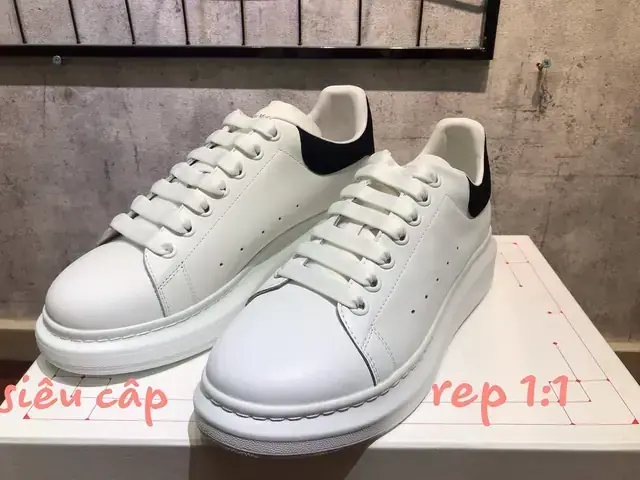 Cách Phân Biệt Giày Yeezy 350 Sf Và Rep 11: Cẩm Nang Chi Tiết Từ A-z Cho Người Mê Sneaker