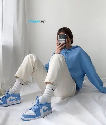 Gợi Ý 15+ Phối Đồ Với Giày Jordan 4 Nữ: Từ Năng Động Đến Thanh Lịch