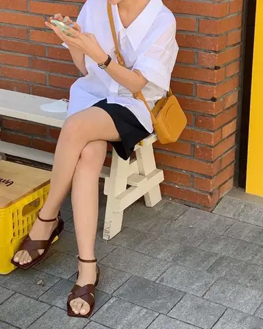Gợi Ý 8+ Cách Phối Đồ Với Giày Sandal Đế Bệt Thêm Sành Điệu, Thời Thượng