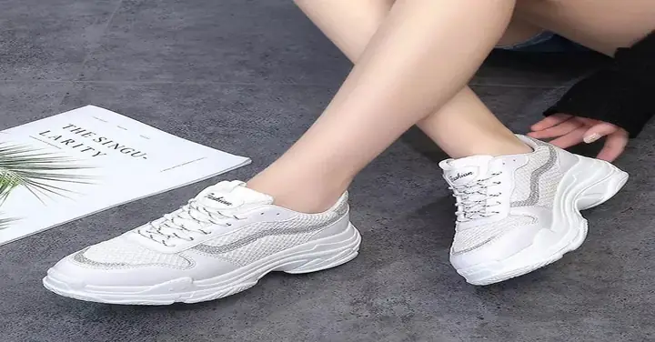 Kinh Nghiệm Mix Đồ Chuẩn Style Cùng Giày Thể Thao Đế Cao Cho Nữ