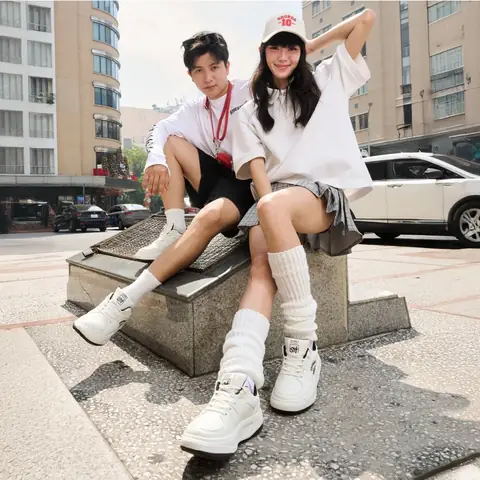 Cách Phối Đồ Với Giày Trắng Và Quần Kaki: 10+ Gợi Ý Phong Cách Chuẩn Đẹp Cho Mọi Hoàn Cảnh