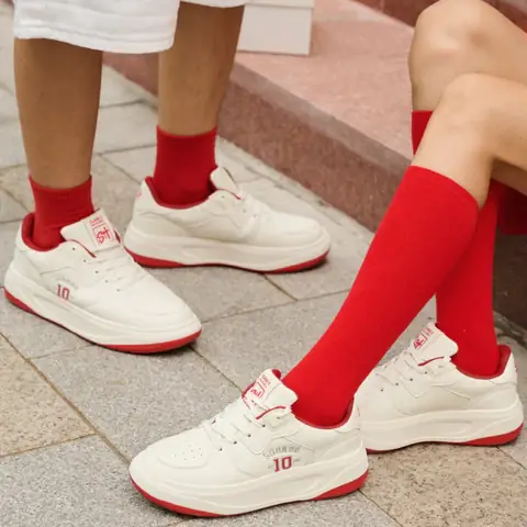 15+ Cách Phối Đồ Với Giày Vans Đỏ Nữ: Từ Basic Đến Chic