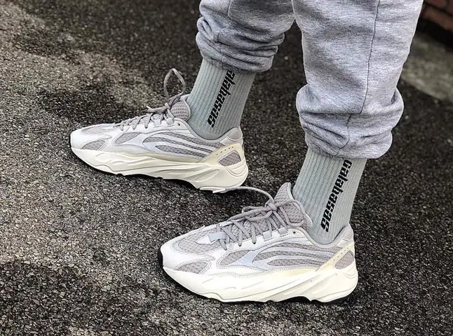 Cách Phối Đồ Với Giày Yeezy 700 Nam Chuẩn Gu Thời Trang Đường Phố