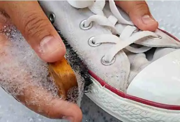 Cách Phơi Giày Converse Trắng Không Bị Ố Vàng: Cẩm Nang Toàn Tập