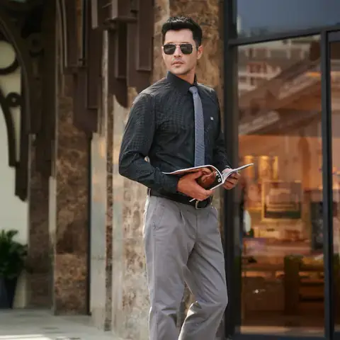 Cẩm Nang Phối Giày Với Quần Kaki Cho Nam Trung Niên: Nâng Tầm Phong Cách Lịch Lãm