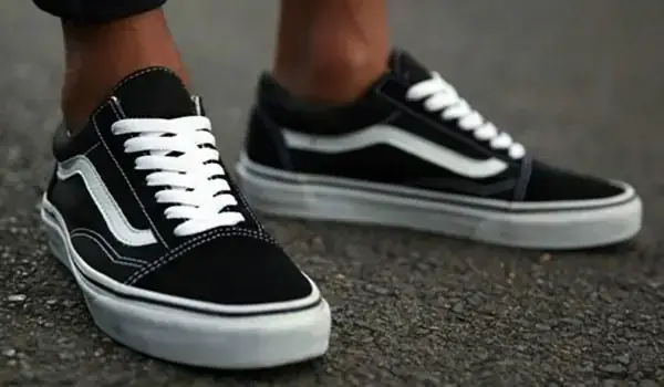 Cách Thắt Giấu Dây Giày Vans Old Skool: Cẩm Nang Toàn Tập Cho Vẻ Ngoài Gọn Gàng Và Phong Cách