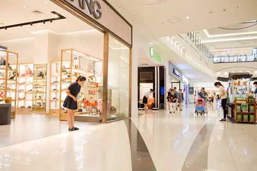 Cái Chán Nhất Của Shop Bán Giày Khi Khách Hỏi