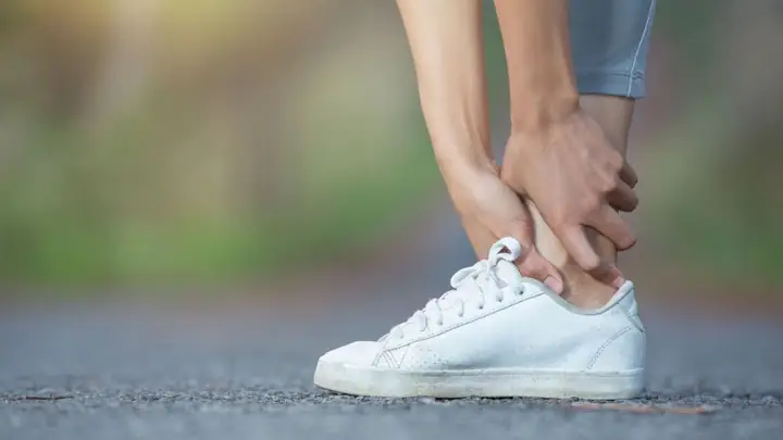 Bảng Size Giày Adidas Chuẩn Cho Người Chân Size 42: Giải Mã Bài Toán Vừa Vặn