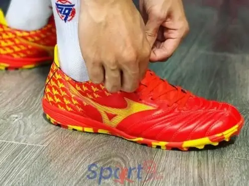 Top 5 Giày Bóng Đá Adidas Predator Dành Cho Chân Bè: Đánh Giá Chi Tiết Từ A-z