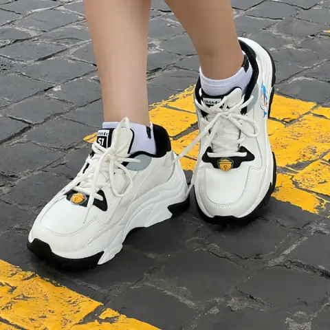 Top 5 Mẫu Sneaker Cho Nữ Chân To: Giải Pháp Hoàn Hảo Che Khuyết Điểm Vừa Tôn Dáng