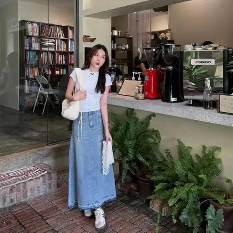 Top 15+ Phong Cách Chân Váy Bò Kết Hợp Với Giày Thể Thao Cho Mọi Outfit