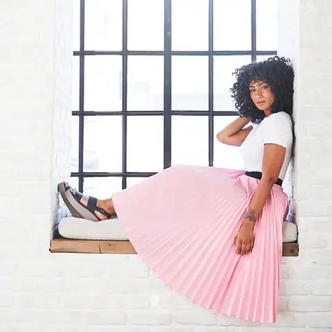 Top 10+ Kiểu Giày Mix Hoàn Hảo Với Chân Váy Dài: Phong Cách Năng Động, Thanh Lịch & Cá Tính