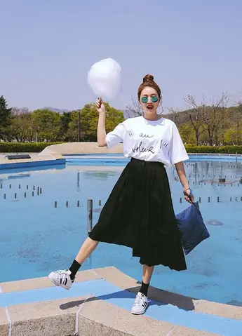 Phối Đồ Chuẩn Style: Chân Váy Xòe Kết Hợp Với Giày Gì Để Nổi Bật?