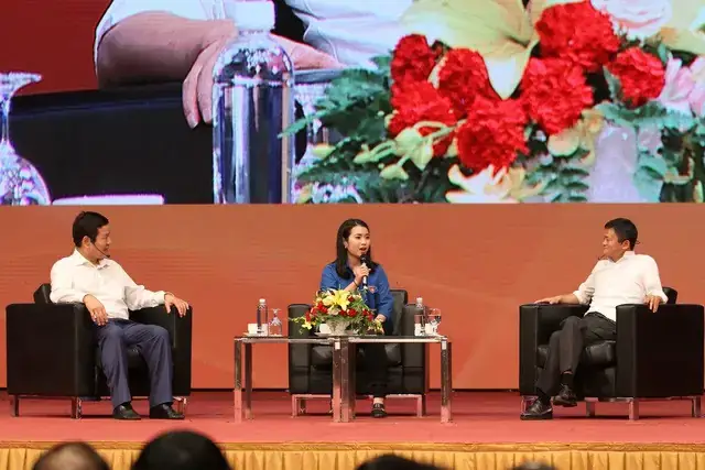 Sự Thật Đằng Sau Video 'chàng Trai Liếm Giày Cho Tỉ Phú Jack Ma' Và Bài Học Về Đạo Đức Kinh Doanh