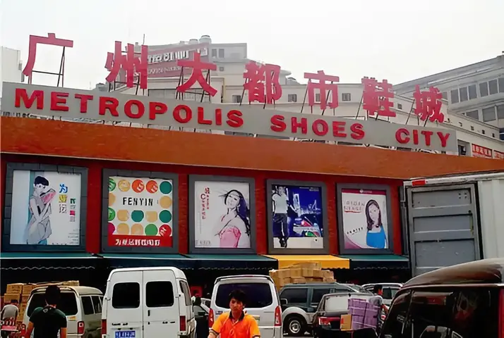 Đánh Giá Chi Tiết Metropolis Shoes City: Có Nên Mua Giày Dép Giá Rẻ Tại Đây?