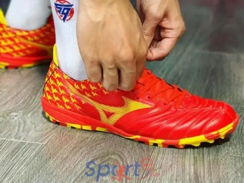 Hướng Dẫn Chi Tiết Cách Chọn Giày Bóng Đá Đúng Size Cho Chân Bè