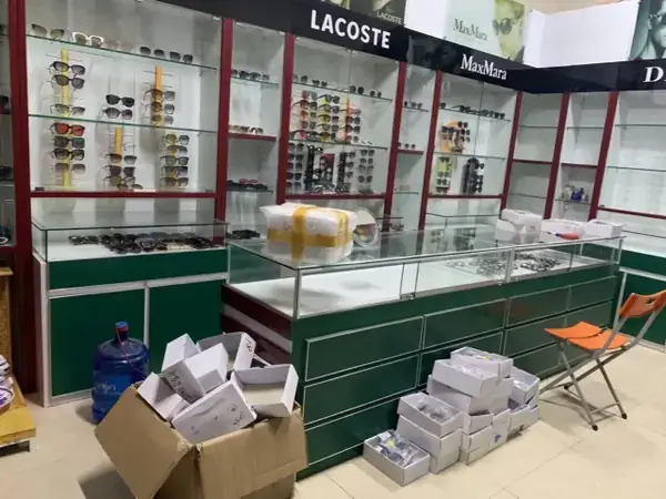 Top 5 Xưởng Chuyên Đóng Quầy Kệ Shop Giày Dép Phay Xước Uy Tín Nhất 2026