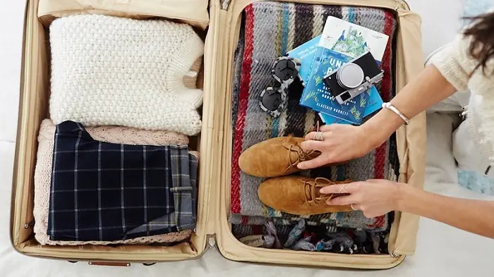 Có Được Mang Giày Lên Máy Bay Không? Cẩm Nang Hướng Dẫn Chi Tiết Và Chuẩn Xác Nhất