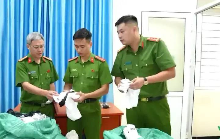 Top 5+ Cơ Sở Sản Xuất Giày Dép Nhựa Uy Tín, Chất Lượng Nhất Thị Trường