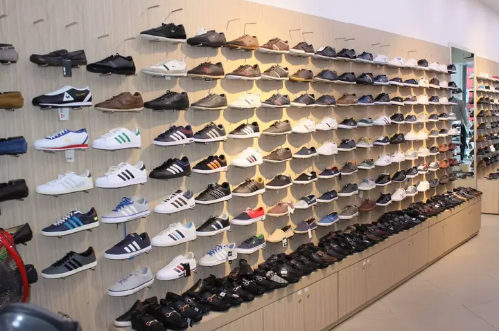 Cung Cấp Sỉ Giày Adidas Nike Chính Hãng, Fake F1: Đâu Là Lựa Chọn Tốt Nhất Cho Bạn?