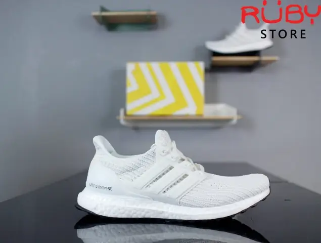 Đánh Giá Chi Tiết Giày Adidas Ultra Boost 4.0: Liệu Cơn Sốt Sneaker Năm 2018 Có Còn Xứng Đáng?