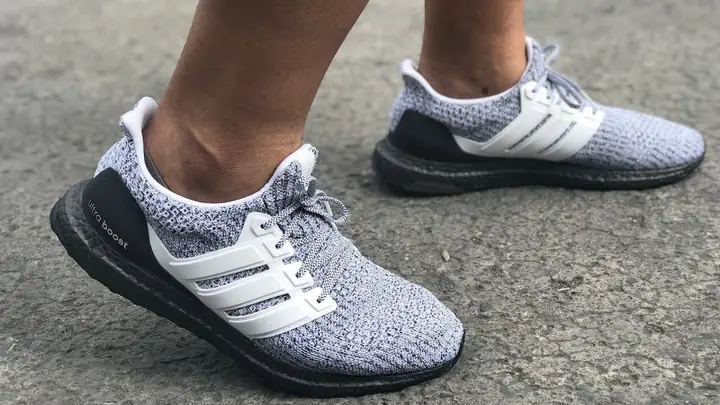 Review Chi Tiết Giày Adidas Ultra Boost 4.0: Giá Bao Nhiêu, Có Xứng Đáng?