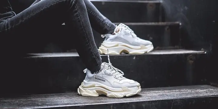 Balenciaga Triple S: Đánh Giá Chi Tiết Và Giá Bán Chính Hãng Mới Nhất