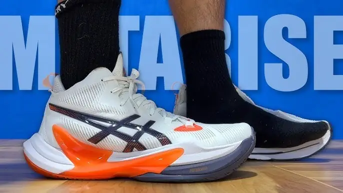 Đánh Giá Chi Tiết Giày Bóng Chuyền Asics Cao Cổ Chính Hãng: Lựa Chọn Nào Cho Phong Cách Và Hiệu Suất?