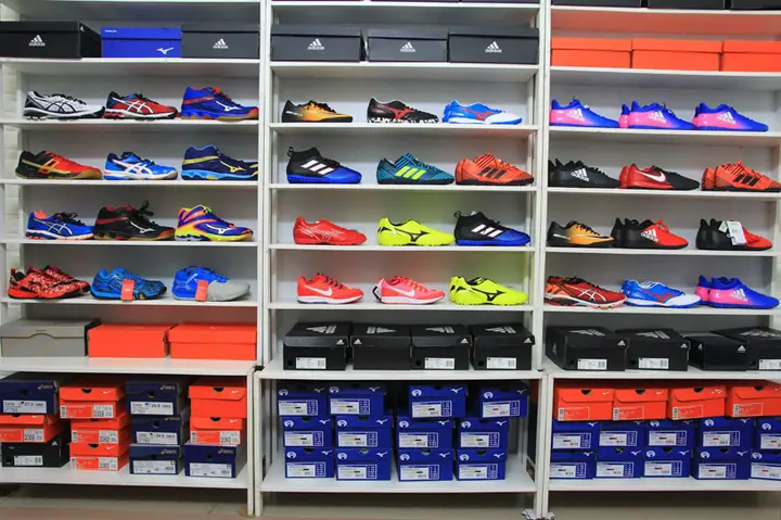 Top 19 Cửa Hàng Bán Giày Đá Bóng Adidas & Nike Chính Hãng Uy Tín Nhất Tại Hà Nội (2026)