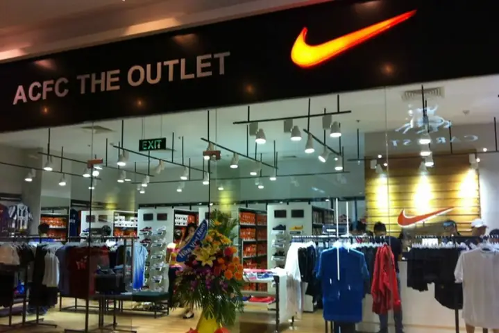 Top 19 Cửa Hàng Bán Giày Đá Bóng Adidas & Nike Chính Hãng Uy Tín Nhất Tại Hà Nội (2026)