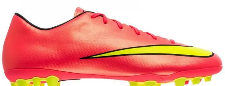Review Chi Tiết Giày Bóng Đá Nike Mercurial Victory V Tf: Lựa Chọn Tối Ưu Cho Sân Cỏ Nhân Tạo?
