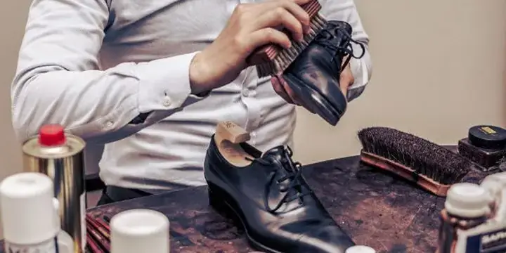 Cẩm Nang Chăm Sóc Giày Da Bóng: Có Nên Đánh Xi Và Cách Thực Hiện Chuẩn Nhất