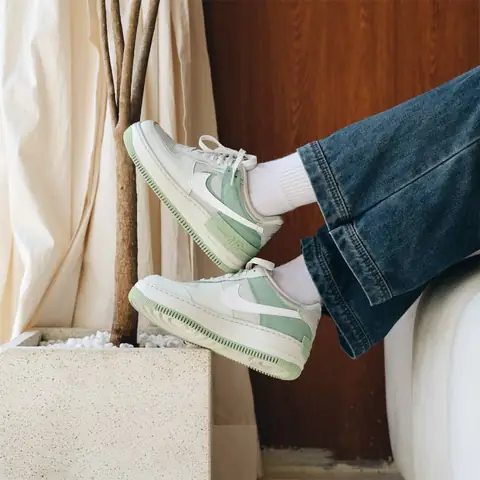 Đánh Giá Chi Tiết Giày Nike Air Force 1 Shadow Hoa Cúc: Bản Remix Đầy Màu Sắc Cho Phong Cách Đường Phố