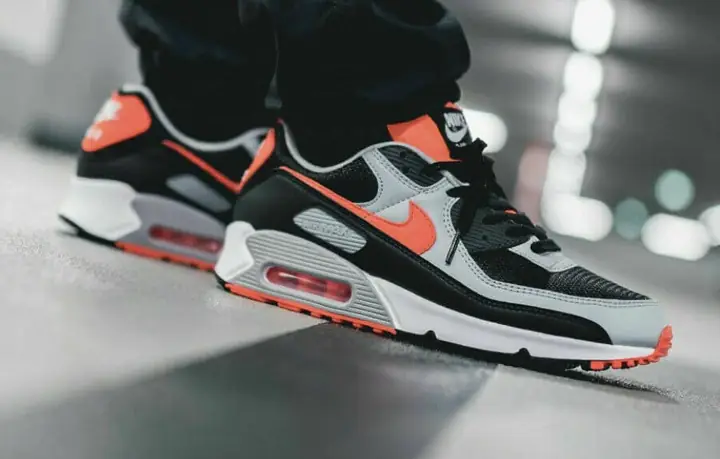 Đánh Giá Chi Tiết Giày Nike Air Max 90 Nam Chính Hãng: Liệu Có Xứng Đáng Là Biểu Tượng Sneaker?