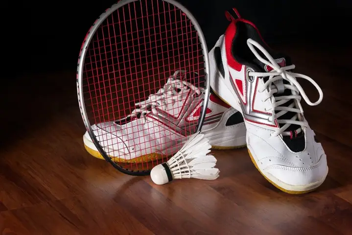 Đánh Giá Giày Tennis Cho Cầu Lông: Lựa Chọn Đúng Hay Sai Cho Vận Động Viên?