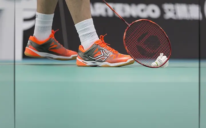 Đánh Giá Giày Tennis Cho Cầu Lông: Lựa Chọn Đúng Hay Sai Cho Vận Động Viên?