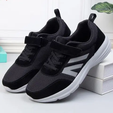 Top 10+ Mẫu Giày Thể Thao Cho Nam Trung Niên: Đánh Giá Chi Tiết & Tiêu Chí Lựa Chọn
