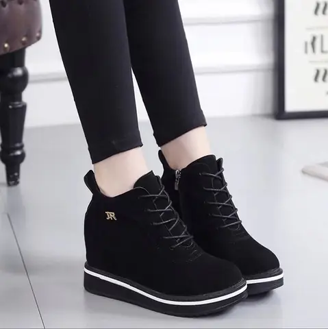 Top 10+ Mẫu Giày Thể Thao Độn Đế Nữ Màu Đen Hot Nhất Thị Trường Top 10+ Mẫu Giày Thể Thao Độn Đế Nữ Màu Đen Hot Nhất Thị Trường