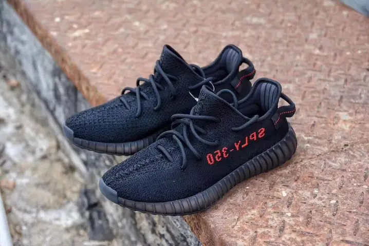 Top 12+ Mẫu Giày Yeezy 350 V2 Chính Hãng Đáng Mua Nhất & Bảng Giá Cập Nhật Top 12+ Mẫu Giày Yeezy 350 V2 Chính Hãng Đáng Mua Nhất & Bảng Giá Cập Nhật