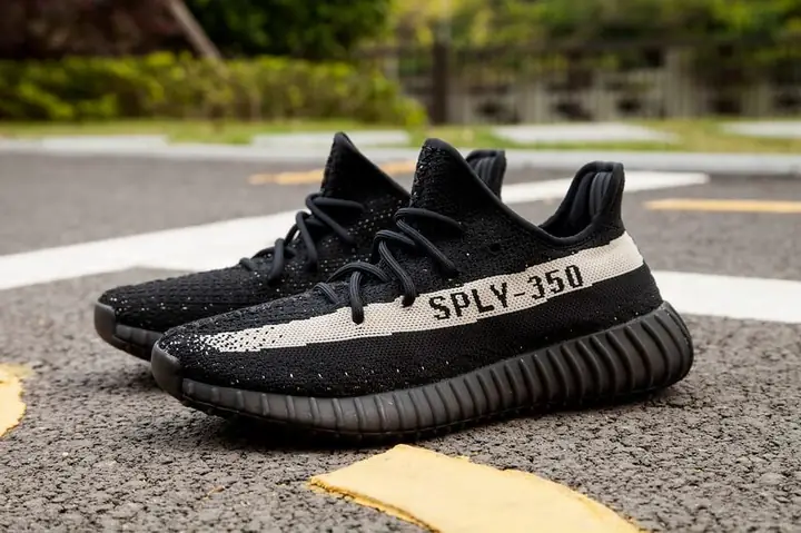 Top 12+ Mẫu Giày Yeezy 350 V2 Chính Hãng Đáng Mua Nhất & Bảng Giá Cập Nhật Top 12+ Mẫu Giày Yeezy 350 V2 Chính Hãng Đáng Mua Nhất & Bảng Giá Cập Nhật