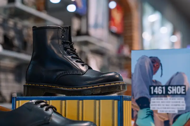 Review Chi Tiết Hoàng Phúc Store Cửa Hàng Giày Dép Dr. Martens: Nguồn Hàng Ở Đâu Uy Tín?