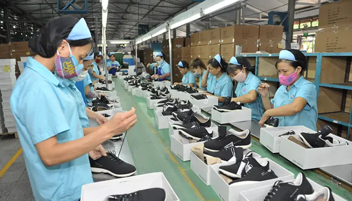 Kỹ Năng Giao Tiếp Tiếng Trung Trong Môi Trường Công Xưởng Giày
