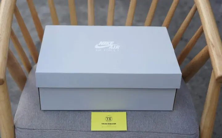 Hộp Giày Nike Air Force 1 Chính Hãng: Review Chi Tiết & So Sánh Đặc Điểm Thật Giả Hộp Giày Nike Air Force 1 Chính Hãng: Review Chi Tiết & So Sánh Đặc Điểm Thật Giả
